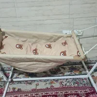 گهواره ننویی جنس خوبه رنگی مدل زبیاست