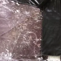 پرده پلاستیک ضخیم دوخته شده جلوی درب مغازه