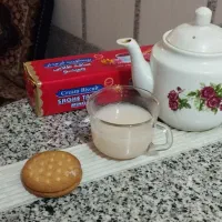 یک عدد قوری چینی