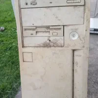 کامپیوتر بدون سرویس به فروش می‌رسد