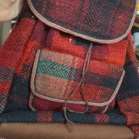 کیف|کیف، کفش، کمربند|سلماس, |دیوار