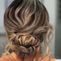 تخفیف ویژه عروس،رنگ ولایت شنیون از600میکاپ کوتاهی