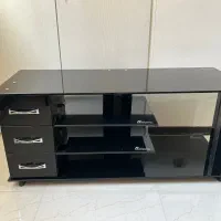 میز تلویزیون در حد نو بدون هیچ زدگی کاملا سالم