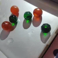 تعدادی سنگ و سنگ یشم و باباقوری و دوتیکه شهاب سنگ
