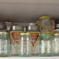 تعدادی شیشه در اندازه های مختلف