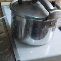 آرام پز هشت کیلویی چدنی قدیمی جنس خوب