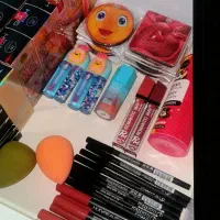 لوازم آرایش باقیمت مناسب به مناسبت روز زن