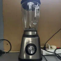 فروش ۳ عدد صندلی vip و ی سری لوازم ارایشی|آرایشگاه و سالنهای زیبایی|لاهیجان, شیشه گران|دیوار