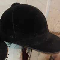 یک عدد کلاه اسب‌سواری