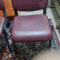 ۸ عدد صندلی اداری کاملا سالم و امکان تعویض چرم