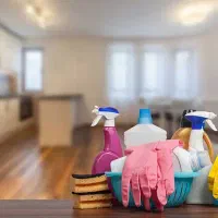 نظافتچی خانم جوان