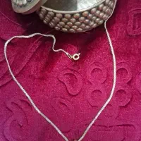 پلاک نو و زنجیر