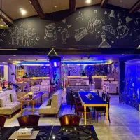 استخدام قلیان زن، پارکبان (توضیحات خوانده شود)