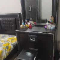 آینه دراور شیک با 4 کشو پهن جادار با صندلی یا پاف