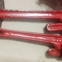 فروش‌تعدادی‌آچار‌لوله‌گیر‌بزرگ‌وکوچک‌وپمپ‌اب‌