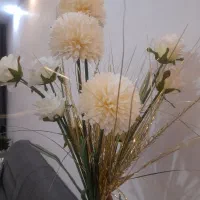 سه شاخه گل