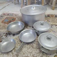 تعدادی قابلمه و ماهیتابه روحی