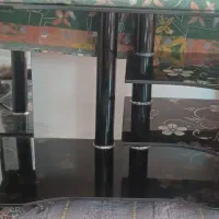 میزتلویزیون‌شیشه‌ ایی‌ طرح دار
