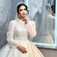 کرایه انواع لباس عروس و ملزومات عروسی( مزون افرت)