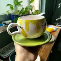 ماگ میوه ای گرد ، به همراه پیش دستی