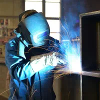 جوشکاری اهن واستیل وبرقکاری و بارکشی وانت