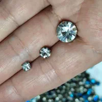 نگین شیشه‌ای دوختنی لباس مجلسی