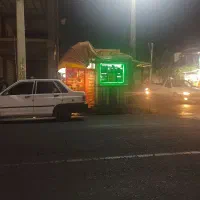 دکه یا کیوسک مطبوعاتی بر خیابان اصلی.فروش ومعاوضه