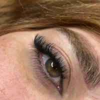 اکستنشن مژه و لیفت ابرو ومژه