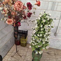 دو عدد گل مصنوعی