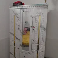 کمد تمیز نو....و یک عددساعت پایه دار