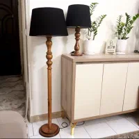 آباژور کوتاه چراغ خواب ایستاده کنارسالنی خراطی