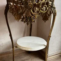 میز تلفن برنزی