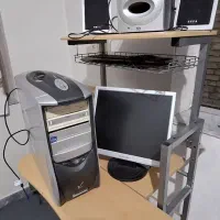 فروش میز و کامپیوتر کار کرده