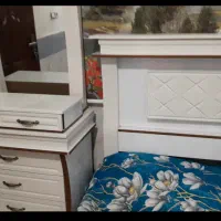 تخت خواب ام دی اف با آینه و دراور و چهار پایه