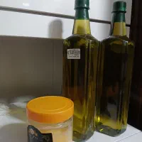 روغن زیتون و ارده کنجد و زرد گاوی اصل و خالص