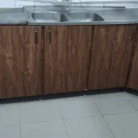 کابینت فلزی  در حد نو ب همراه  سینک و شیر و هود