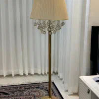 آباژور کنار سالنی پایه فلزی