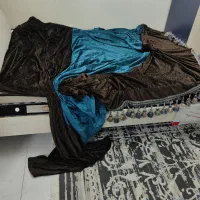 پرده ی مخمل رنگ سرمه ای و قهوه ای کاملا نو و سالم