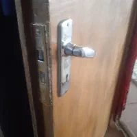 نصب  و تعمیر درب چوبی آپارتمانی و ضد سرقت
