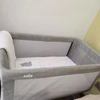 تخت کنار مادر جویی