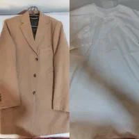 تیشرت سفید و پالتو قهوه ای روشن ترک