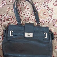 فروش تعدادی کیف و کفش.