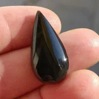 فروش انواع نگین‌های آویزی و انگشتری