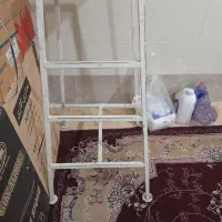 چهار پایه آهنی محکم رنگ شده