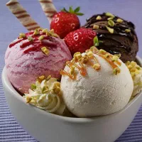 نیروی خانم جهت سالنداری برای آبمیوه بستنی فروشی