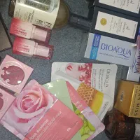 تعدادی لوازم آرایشیوبهداشتی همگی باهم فروش میرسد