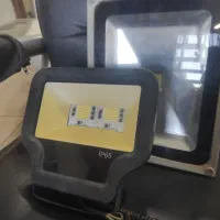 دو عدد پروژکتور