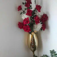 گل و گلدان با هم