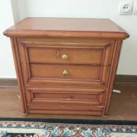 کمد کنار تخت