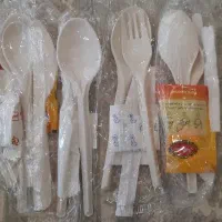 قاشق و چنگال و کارد گیاهی بسته بندی شده